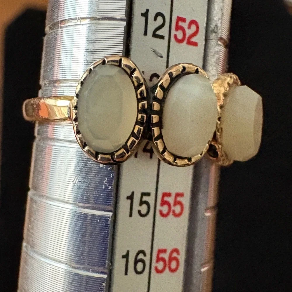 Gold Tone Three Stone Oval Faux Moonstone Ring Scalloped‎ Bezel Size 6.5